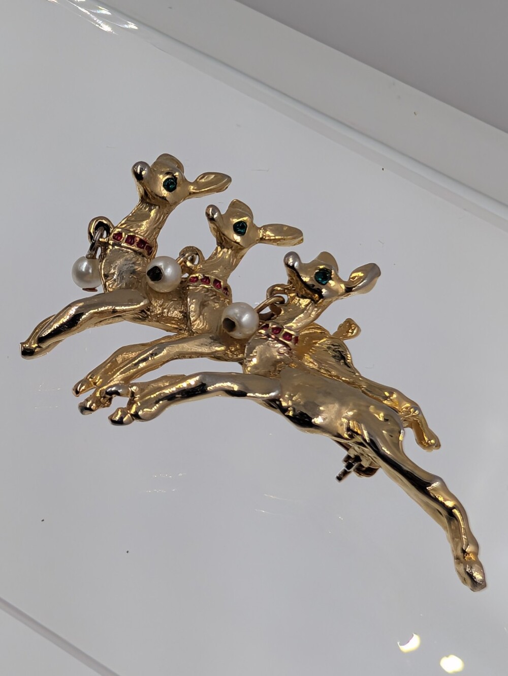 VINTAGE AAI Reindeer Brooch Pin | Trio of Leaping Deer Gold Tone Faux Pearl C41 - Picture 3 of 8